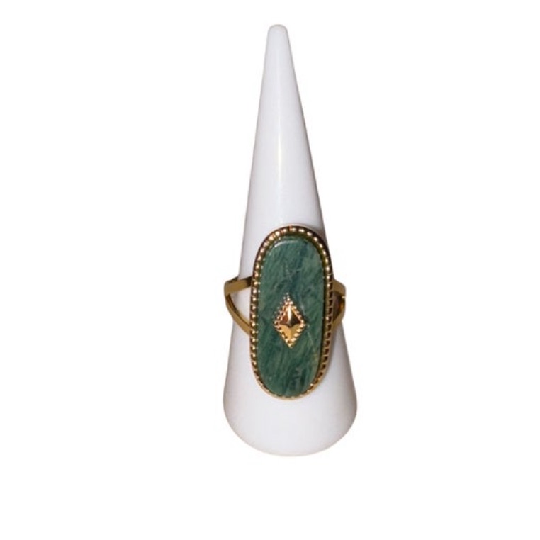 Elegant Green And Gold Ring